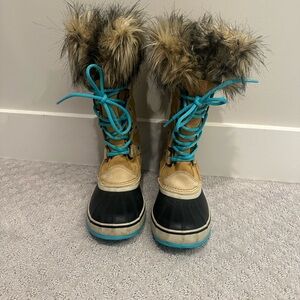 Sorel Joan of Arch women’s waterproof winter boots size 8